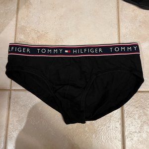 Mens Large Tommy Hilfiger Briefs Like neww/o tags  (4 Pack)